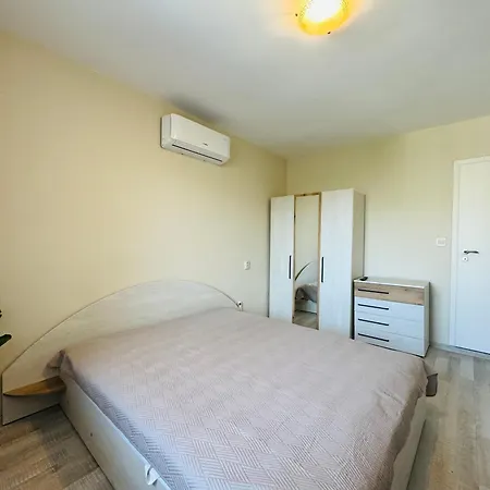 Sun Beem 28 Sluneční pobřeží